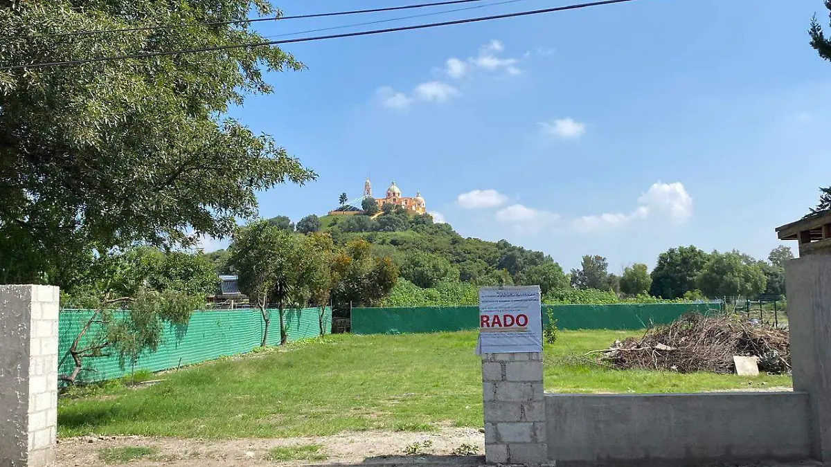 Puestos comerciales y construcciones comienzan a proliferar en la zona monumental de Cholula